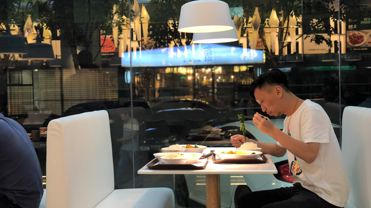 一半田園餐桌燈光設(shè)計方案展示